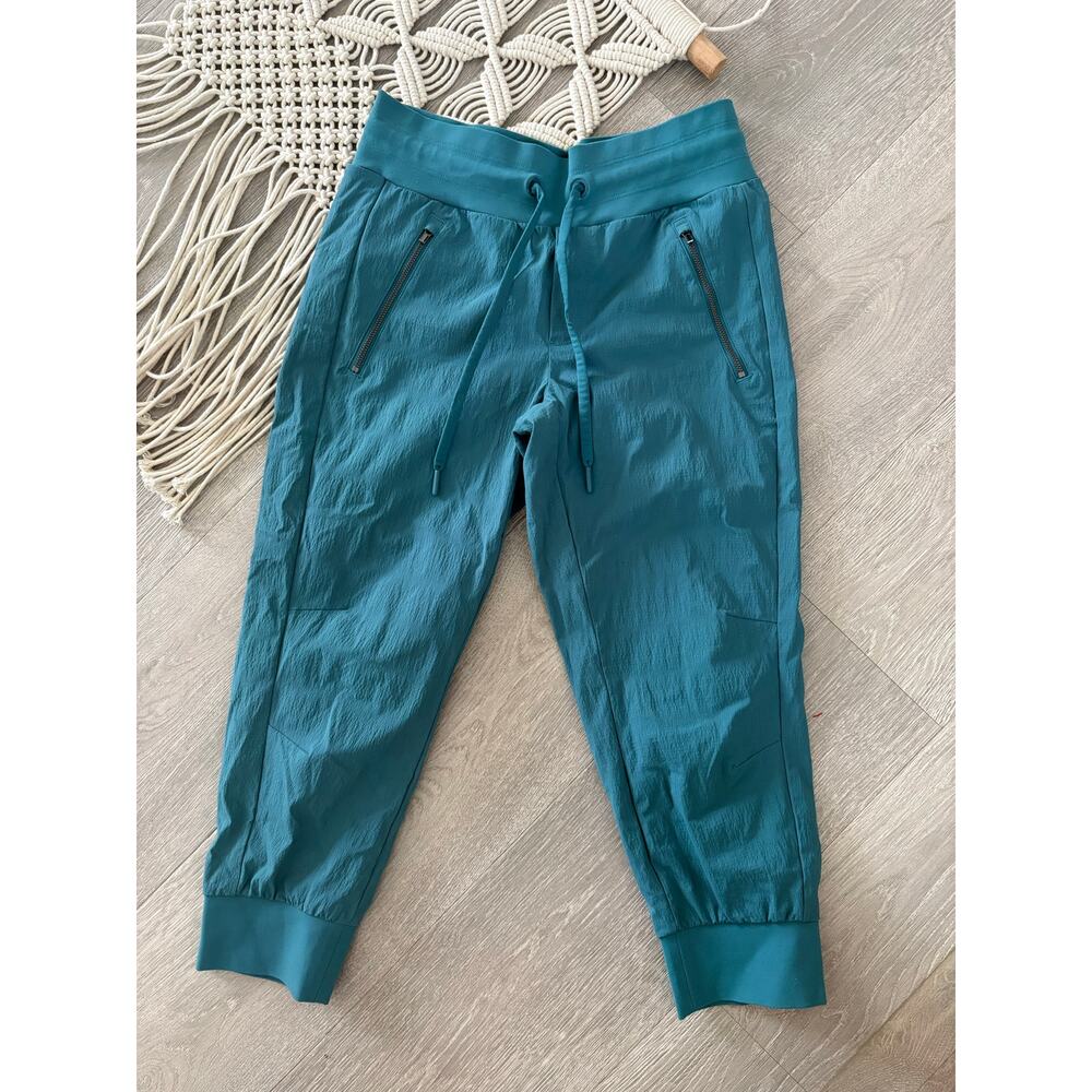 Athleta Trekkie North Crop Jogger Pants 2 Petite Borealis Green Teal Athleisure - Picture 5 of 9